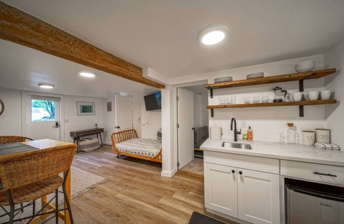 Alberta Condo | The Alberta Escape - 2br - Awesome Location!