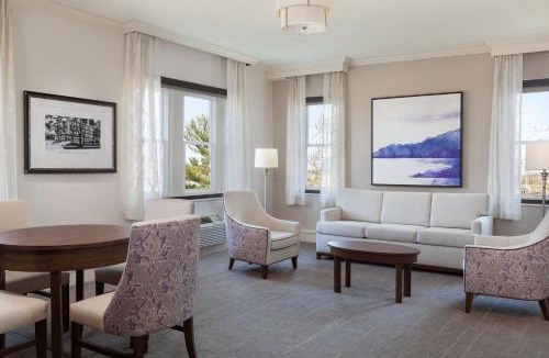 Summit Hotel | The Albion Summit