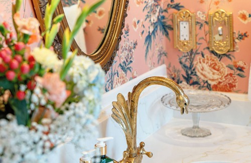 Versailles Hotel | The Aldenberg Hotel