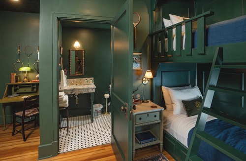 Versailles Hotel | The Aldenberg Hotel