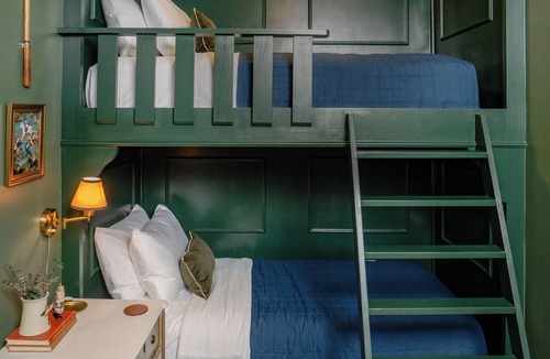 Versailles Hotel | The Aldenberg Hotel