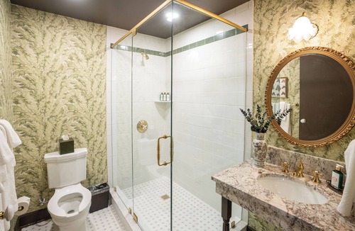 Versailles Hotel | The Aldenberg Hotel