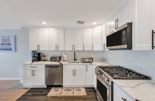 Long Beach House | The Alexa - Beachfront