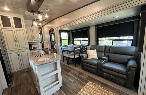 Dripping Springs Hotel | The Alexander at Creek Road