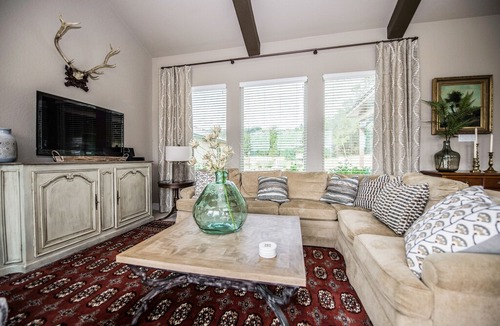 Spring Branch House | The All-Suite Century Oak House - Steps to Remi's Ridge & Hayes Hollow!