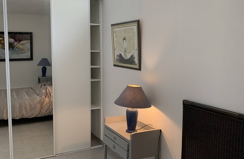 Pomerols House | The Almonds