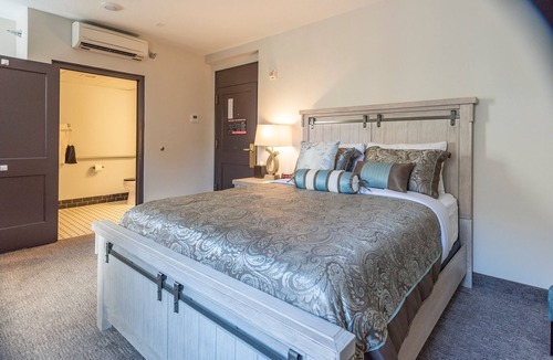 Aberdeen Hotel | The Alonzo Ward Hotel
