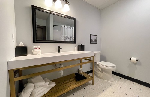Aberdeen Hotel | The Alonzo Ward Hotel
