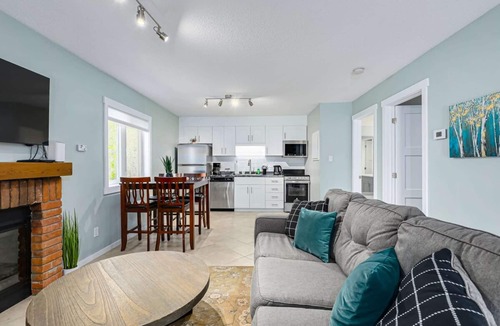 Collingwood Apartment | The Alpine - Central Collingwood Condo