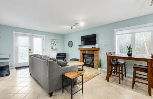 Collingwood Apartment | The Alpine - Central Collingwood Condo