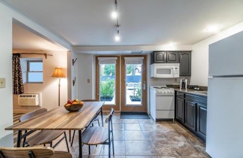 North Creek Hotel | The Alpine Lodge