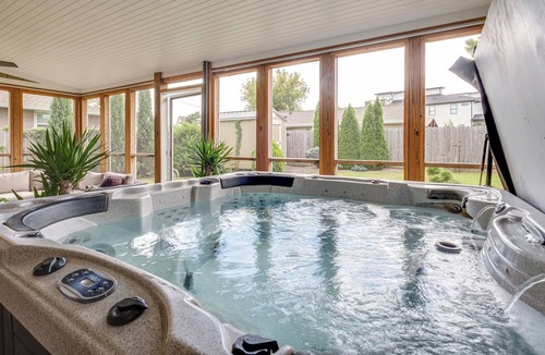 Hope Gardens Apartment | The Alwin - Hot Tub & Amazing Nearby Restaurants
