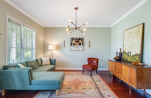 Hope Gardens Apartment | The Alwin - Hot Tub & Amazing Nearby Restaurants