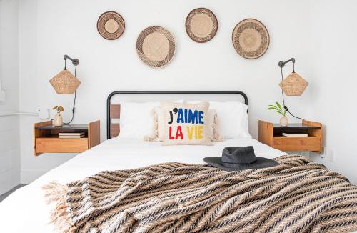 Virginia Highland Apartment | ~The Amelia~ Rooftop | Skyline | Cozy | Walkable