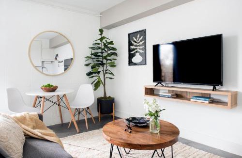 Virginia Highland Apartment | ~The Amelia~ Rooftop | Skyline | Cozy | Walkable
