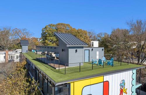 Virginia Highland Apartment | ~The Amelia~ Rooftop | Skyline | Cozy | Walkable