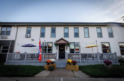 Hamburg Apartment | The Americana Room at The West End Inn