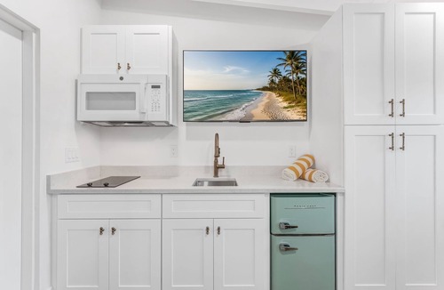 Sanibel Hotel | The Anchor Inn