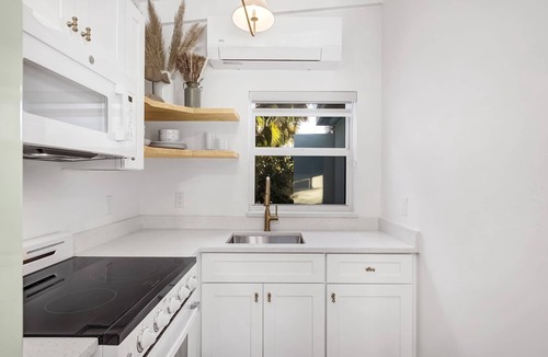 Sanibel Hotel | The Anchor Inn