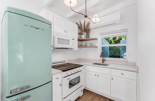 Sanibel Hotel | The Anchor Inn