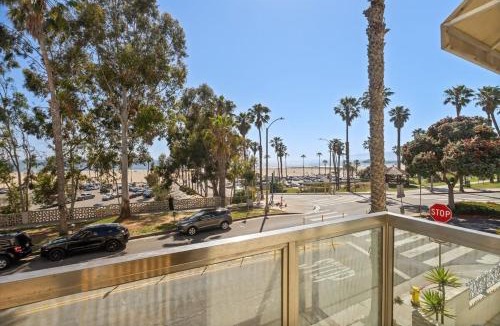 Ocean Park Apartment | The Andalusite - Oceanfront Steps from the Sand