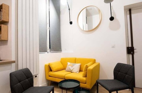 Griffon - Royale Apartment | The Andre Duplex - Cosy & modern studio Terreaux