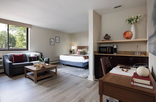 Great Neck Plaza Hotel | The Andrew Hotel