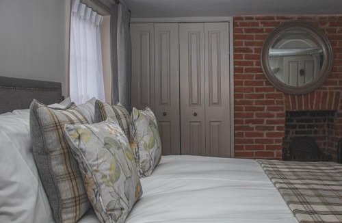 Wangford Bed & Breakfast | The Angel Inn