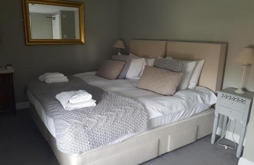 Upton Scudamore Hotel | The Angel Inn