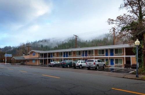 Dunsmuir Hotel | The Angler Lodge