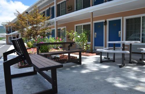 Dunsmuir Hotel | The Angler Lodge