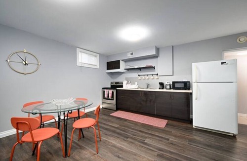 Brantford House | The Annex ; a cosy 3 bedroom abode