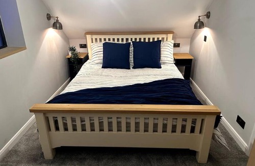 Street Apartment | The Annex Glastonbury Tor View