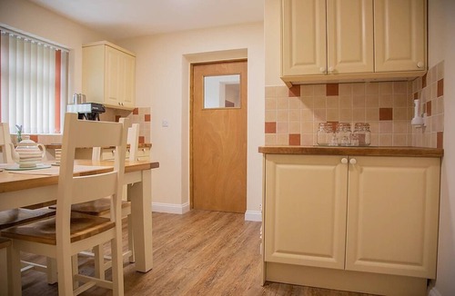 Weyhill House | The Annexe @ Elmbank - Adults Only