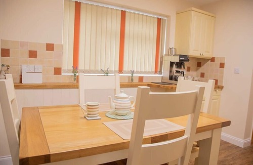 Weyhill House | The Annexe @ Elmbank - Adults Only