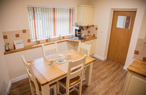 Weyhill House | The Annexe @ Elmbank - Adults Only