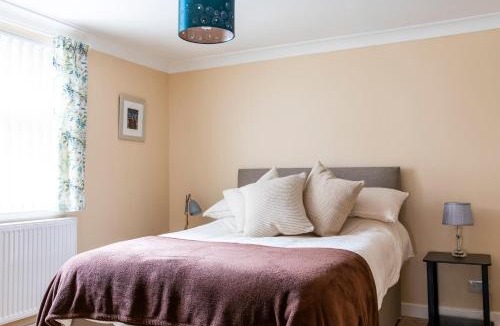 Lochwinnoch Apartment | The Apartment at No.12