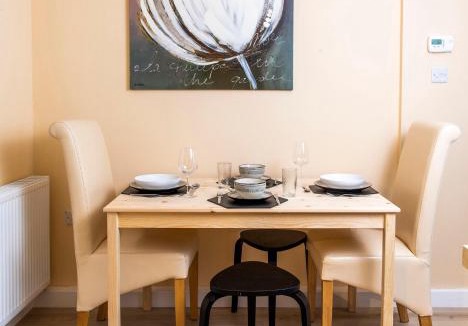 Lochwinnoch Apartment | The Apartment at No.12