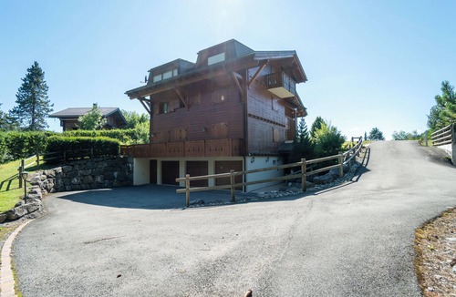Alpe des Chaux Apartment | The apartment is located 800m from the Barboleuse gondolas taking you to the Gryon - Villars - Les D