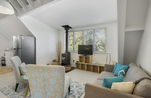 Te Horo Cottage | The Apartment - The Lodge Te Horo