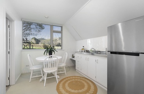 Te Horo Cottage | The Apartment - The Lodge Te Horo