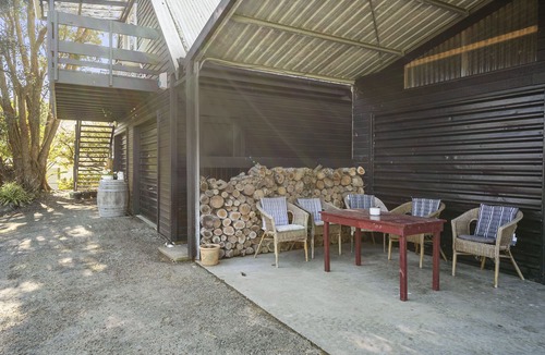 Te Horo Cottage | The Apartment - The Lodge Te Horo