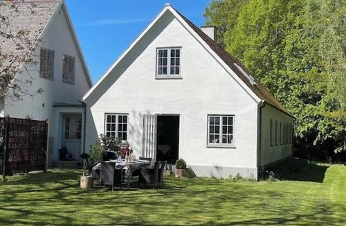 Vordingborg Municipality House | The Apple House at historic manor in South Zealand