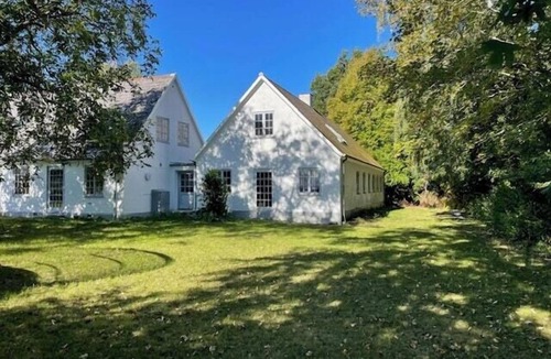 Vordingborg Municipality House | The Apple House at historic manor in South Zealand