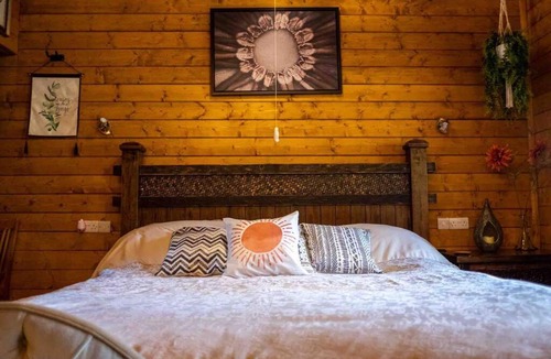 Kingswood Apartment | The APPLE Log Cabin