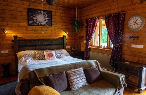 Kingswood Apartment | The APPLE Log Cabin