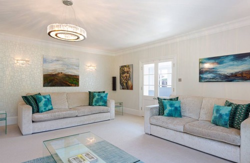 Cookham Dean Villa | The Apple Tree House