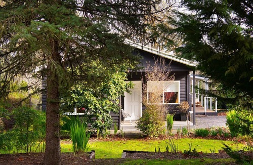 Hepburn Springs Cottage | The Apple Tree is a gem