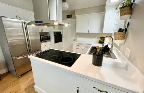 Bull Mountain House | The Applewood Suite - Walk to Hiking Trails!