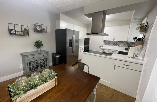 Bull Mountain House | The Applewood Suite - Walk to Hiking Trails!